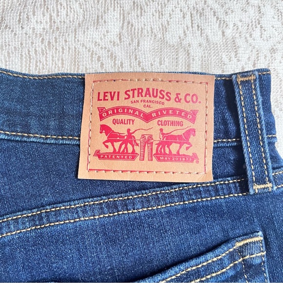 Levi’s dark wash high rise shorts - Picture 8 of 9